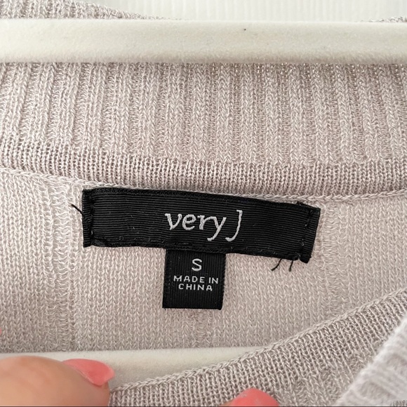 NWOT Gray V Neck Cutout Knit Top - Picture 3 of 4